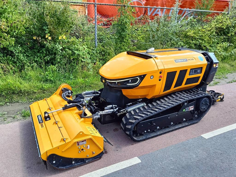 McConnel Robocut RC56 robot remote maaier mower 1200kg - Segadora: foto 1 McConnel Robocut RC56 robot remote maaier mower 1200kg - Segadora: foto 1