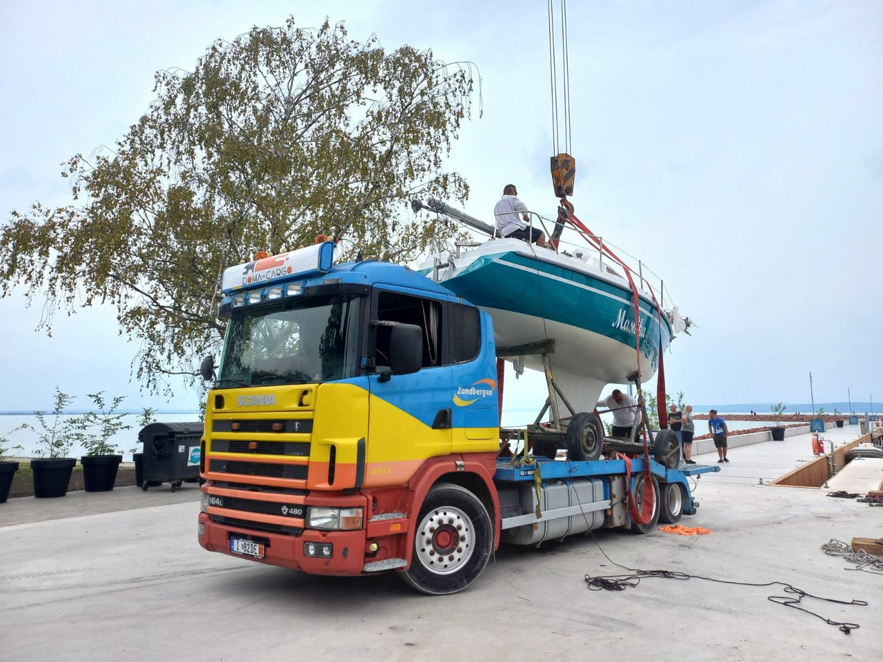 Camión portavehículos para transporte de equipos pesados SCANIA 164 480 V8 GS MEPPEL: foto 15
