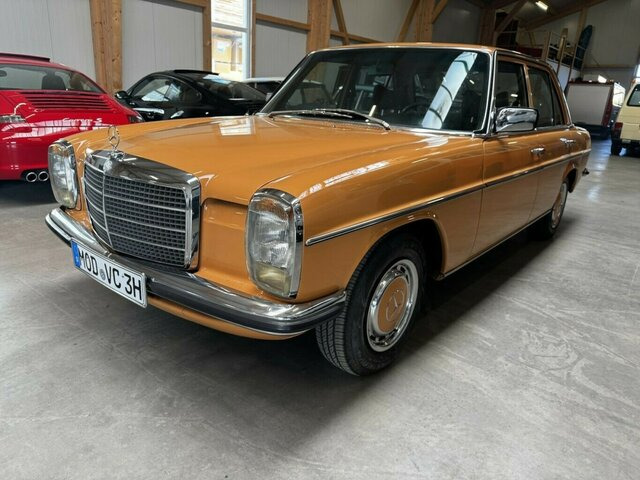 MERCEDES-BENZ 200 D/8 W115... - Sedan: foto 1 MERCEDES-BENZ 200 D/8 W115... - Sedan: foto 1