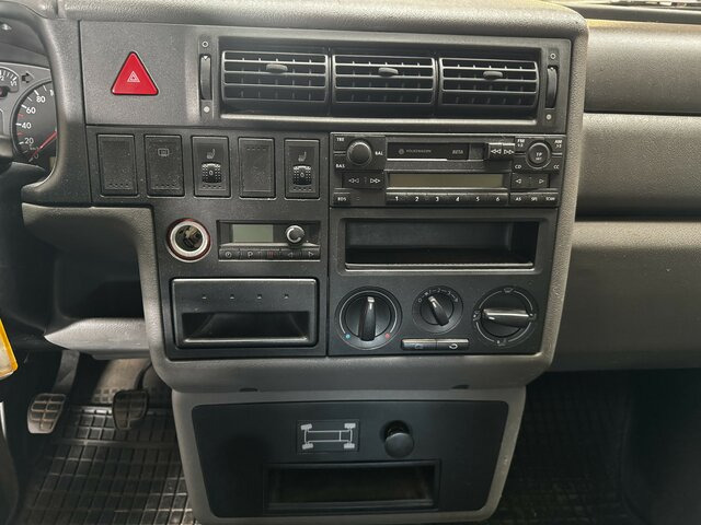 VW T4 Caravelle 2.5 TDI Syncro Sperre 1. Hand! - Coche: foto 5 VW T4 Caravelle 2.5 TDI Syncro Sperre 1. Hand! - Coche: foto 5