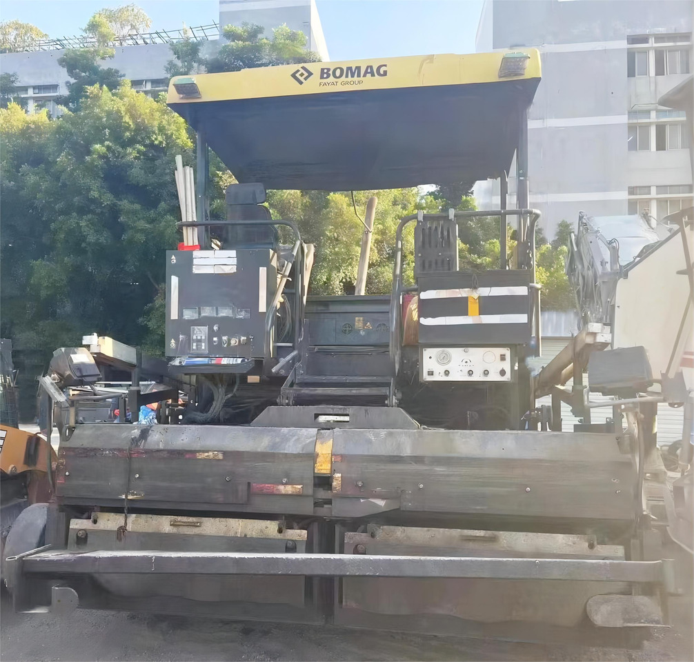 BOMAG BF800C Asphalt Paver Machine Used Asphalt Paver - Pavimentadora de asfalto: foto 4 BOMAG BF800C Asphalt Paver Machine Used Asphalt Paver - Pavimentadora de asfalto: foto 4