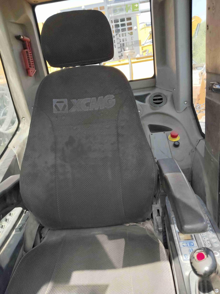 XCMG 2017 XE700D used 70 ton hydraulic crawler excavator price - Excavadora: foto 5 XCMG 2017 XE700D used 70 ton hydraulic crawler excavator price - Excavadora: foto 5