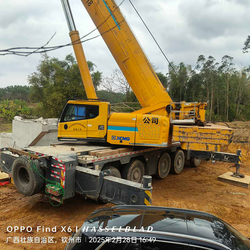 XCMG XCA220 all terrain crane hydraulic 220ton large ton crane 2021 - Grúa: foto 3 XCMG XCA220 all terrain crane hydraulic 220ton large ton crane 2021 - Grúa: foto 3