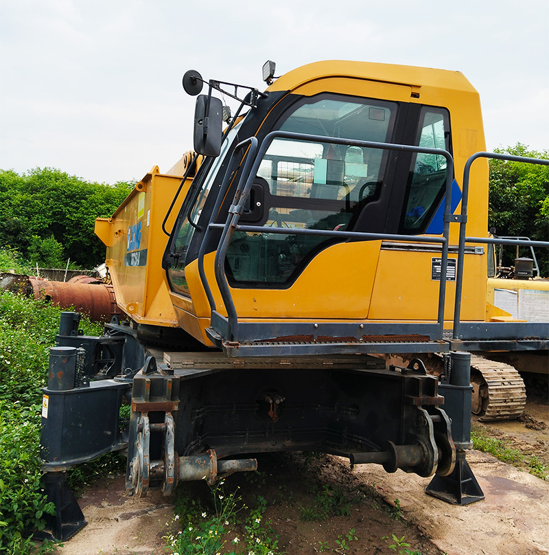 Grúa sobre orugas XCMG XGC150-IA 150ton crawler crane price: foto 8