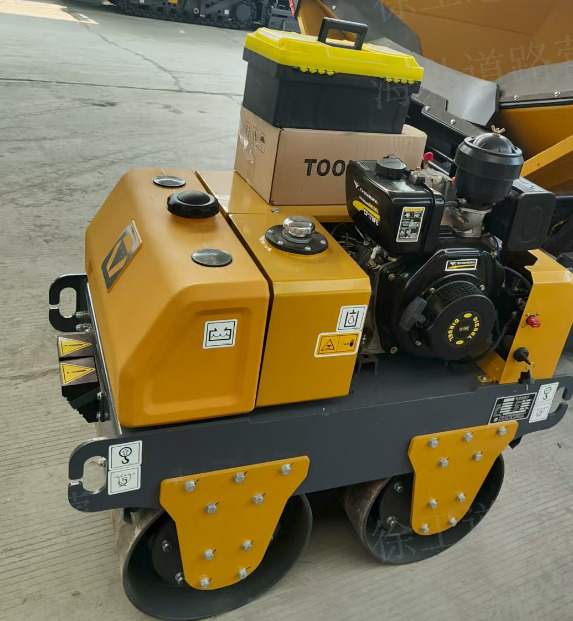 XCMG XMR050 small double mini vibration drum vibratory road roller price - Mini compactadora: foto 5 XCMG XMR050 small double mini vibration drum vibratory road roller price - Mini compactadora: foto 5