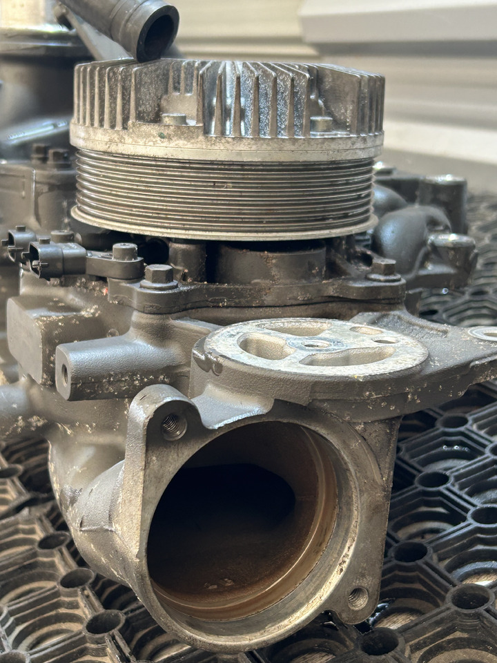 DAF DAF XF 106 480 COOLANT PUMP - Bomba de refrigerante: foto 4 DAF DAF XF 106 480 COOLANT PUMP - Bomba de refrigerante: foto 4