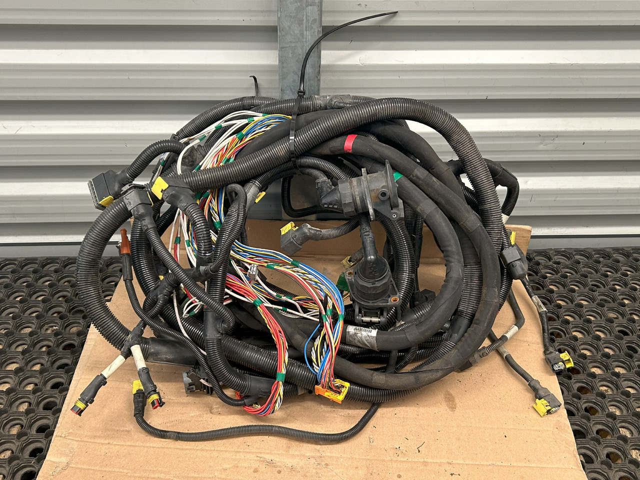 DAF XF 106 CHASSIS MAIN ELECTRICAL HARNESS - Cables/ Alambres: foto 1 DAF XF 106 CHASSIS MAIN ELECTRICAL HARNESS - Cables/ Alambres: foto 1