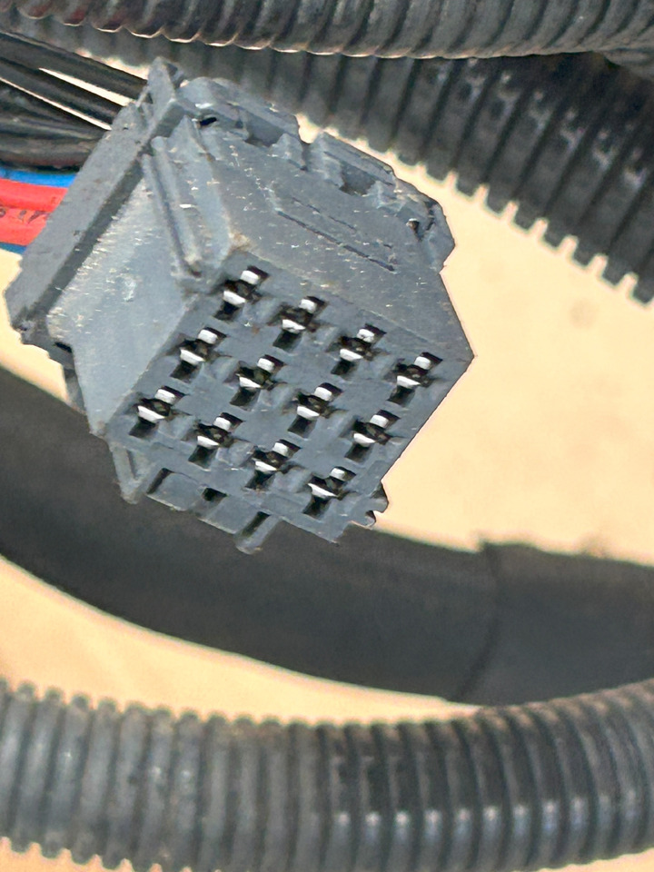 DAF XF 106 ELECTRICAL HARNESS - Cables/ Alambres: foto 4 DAF XF 106 ELECTRICAL HARNESS - Cables/ Alambres: foto 4