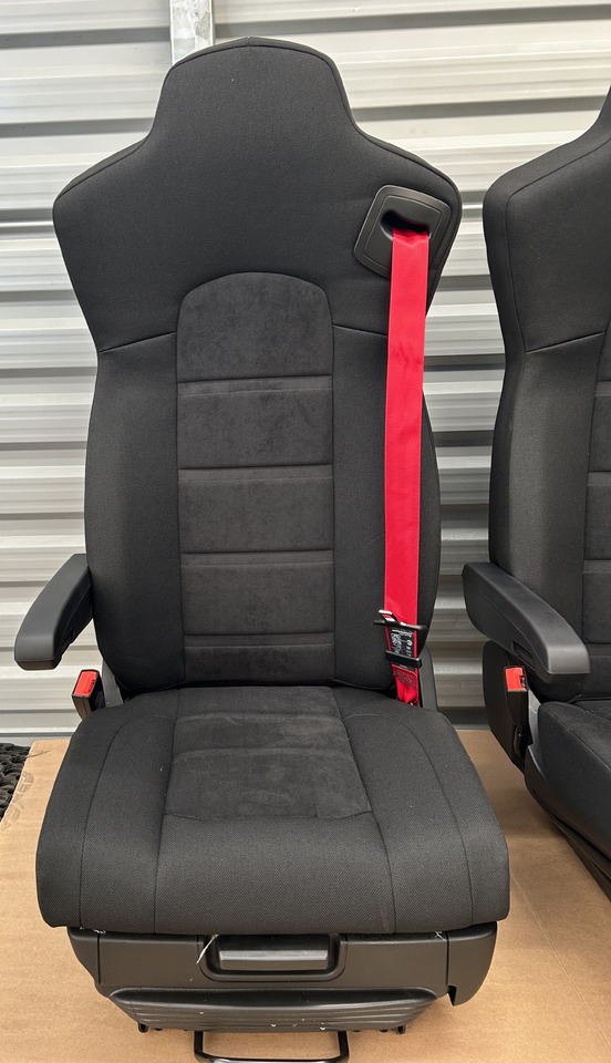 IVECO NEW SET OF SEATS IVECO S-WAY - Asiento: foto 2 IVECO NEW SET OF SEATS IVECO S-WAY - Asiento: foto 2