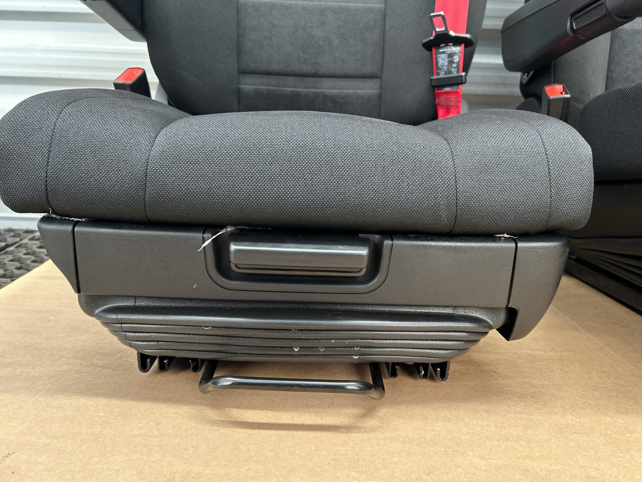 IVECO NEW SET OF SEATS IVECO S-WAY - Asiento: foto 4 IVECO NEW SET OF SEATS IVECO S-WAY - Asiento: foto 4