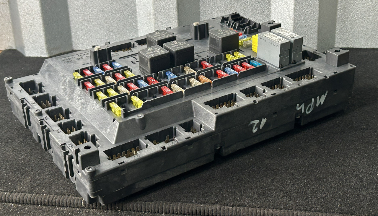MERCEDES ACTROS MP4 A FUSE MODULE SAM - Fusible: foto 4 MERCEDES ACTROS MP4 A FUSE MODULE SAM - Fusible: foto 4