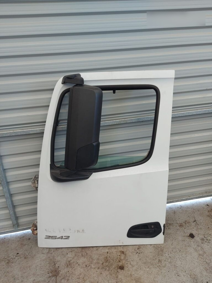 MP4 Mercedes-Benz ACTROS MP4 truck - Puerta y piezas para Camión: foto 1 MP4 Mercedes-Benz ACTROS MP4 truck - Puerta y piezas para Camión: foto 1