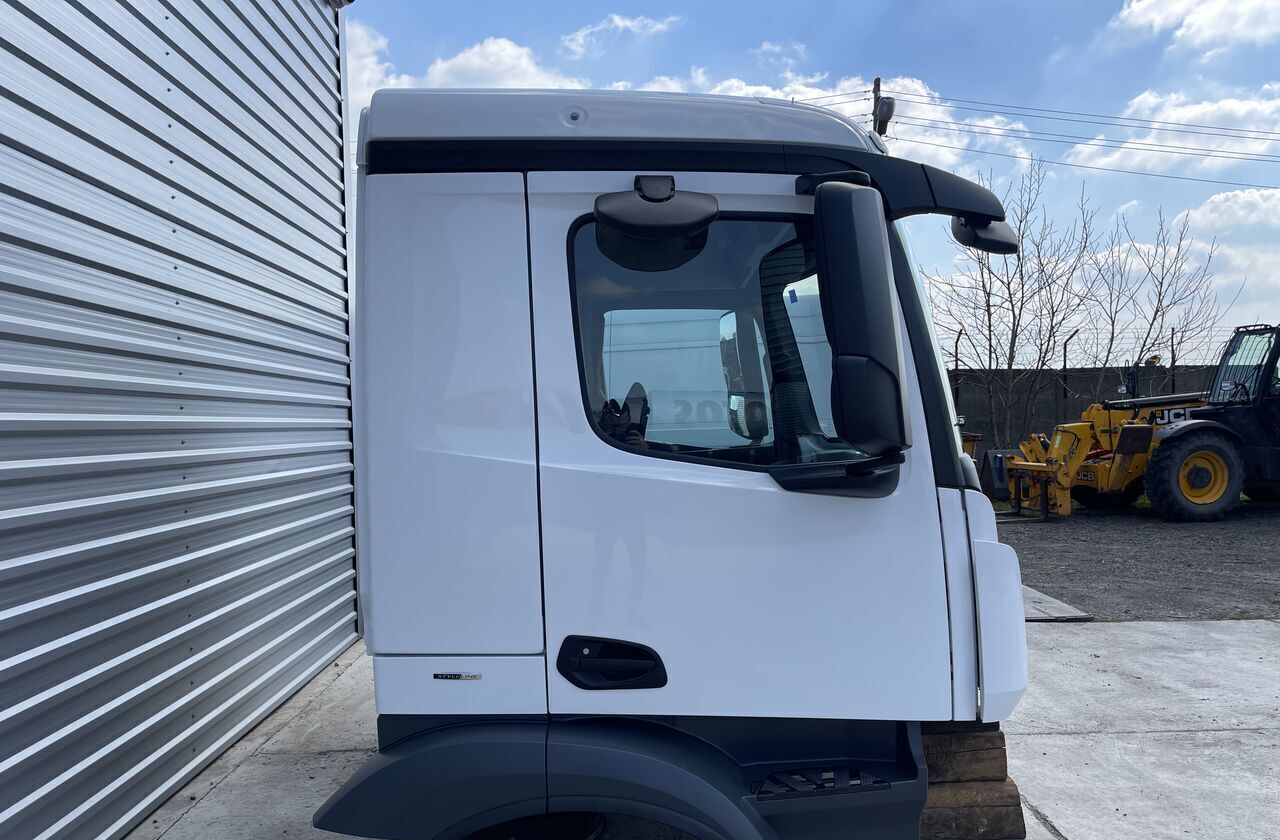 Mercedes-Benz ACTROS MP4 A9607202203 Mercedes-Benz ACTROS MP4 CLASSIC truck - Puerta y piezas para Camión: foto 1 Mercedes-Benz ACTROS MP4 A9607202203 Mercedes-Benz ACTROS MP4 CLASSIC truck - Puerta y piezas para Camión: foto 1