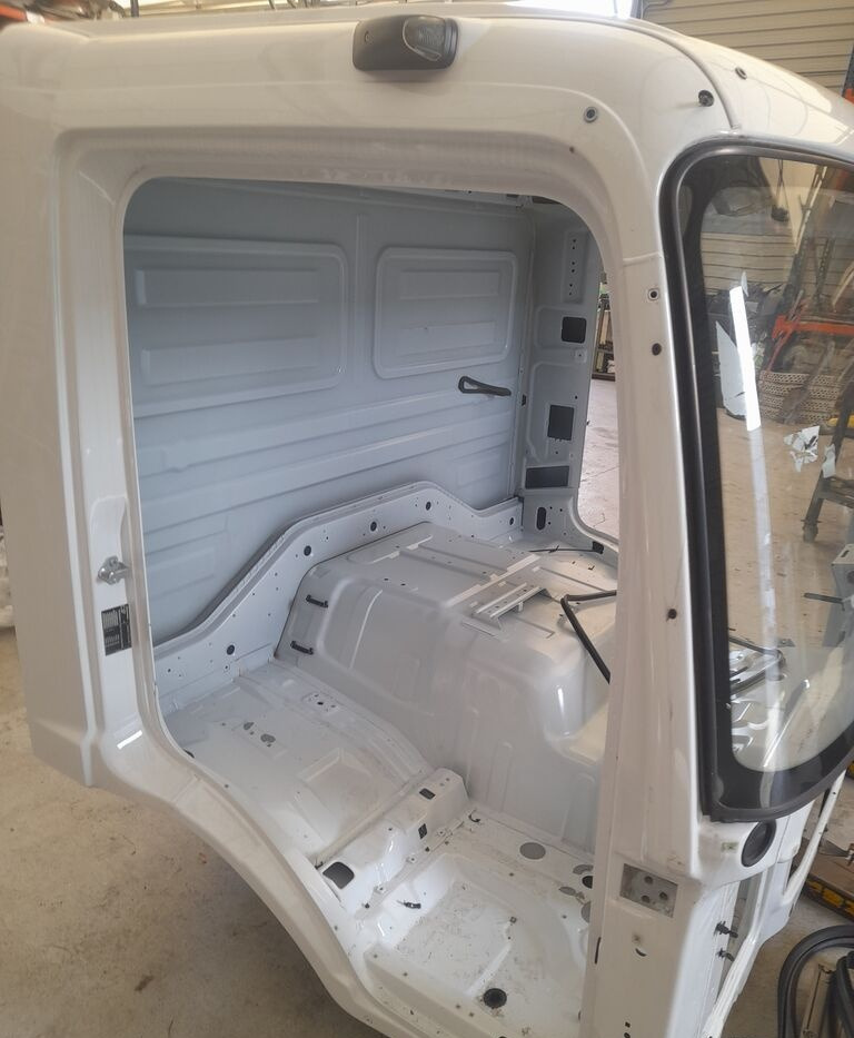 WYKŁADZINA KABINY Mercedes-Benz ATEGO A9676800203 - Cabina e interior para Camión: foto 3 WYKŁADZINA KABINY Mercedes-Benz ATEGO A9676800203 - Cabina e interior para Camión: foto 3