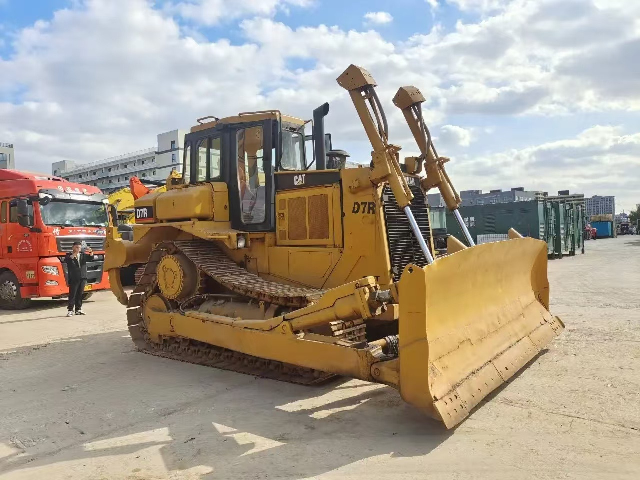 Caterpillar Secondhand Bulldozer CAT D7R Japan Origin Tracked Tractor - Bulldozer: foto 4 Caterpillar Secondhand Bulldozer CAT D7R Japan Origin Tracked Tractor - Bulldozer: foto 4