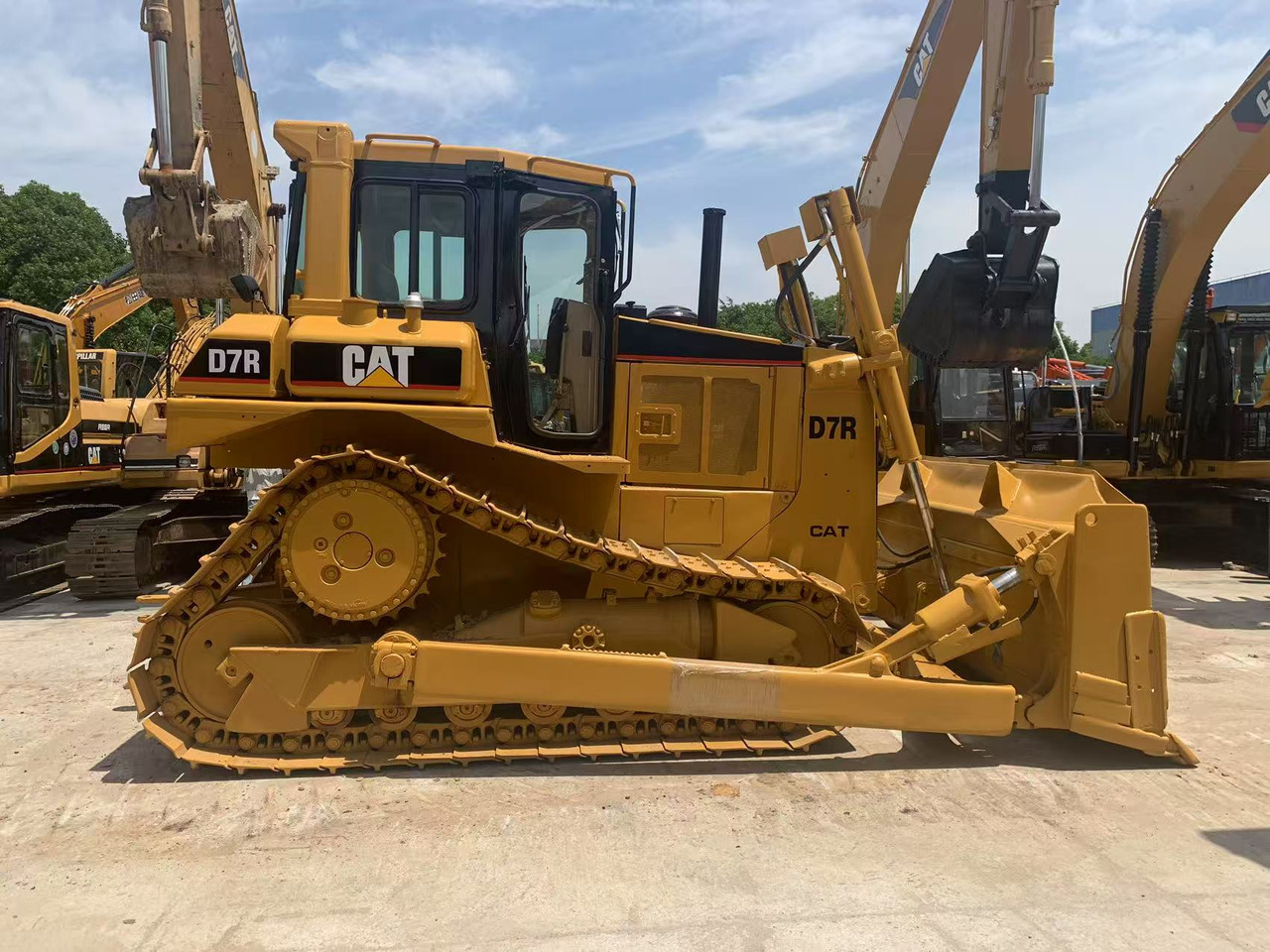 Caterpillar Tracked Tractor CAT D6R, D7R, D8R with Triangle Track - Bulldozer: foto 1 Caterpillar Tracked Tractor CAT D6R, D7R, D8R with Triangle Track - Bulldozer: foto 1