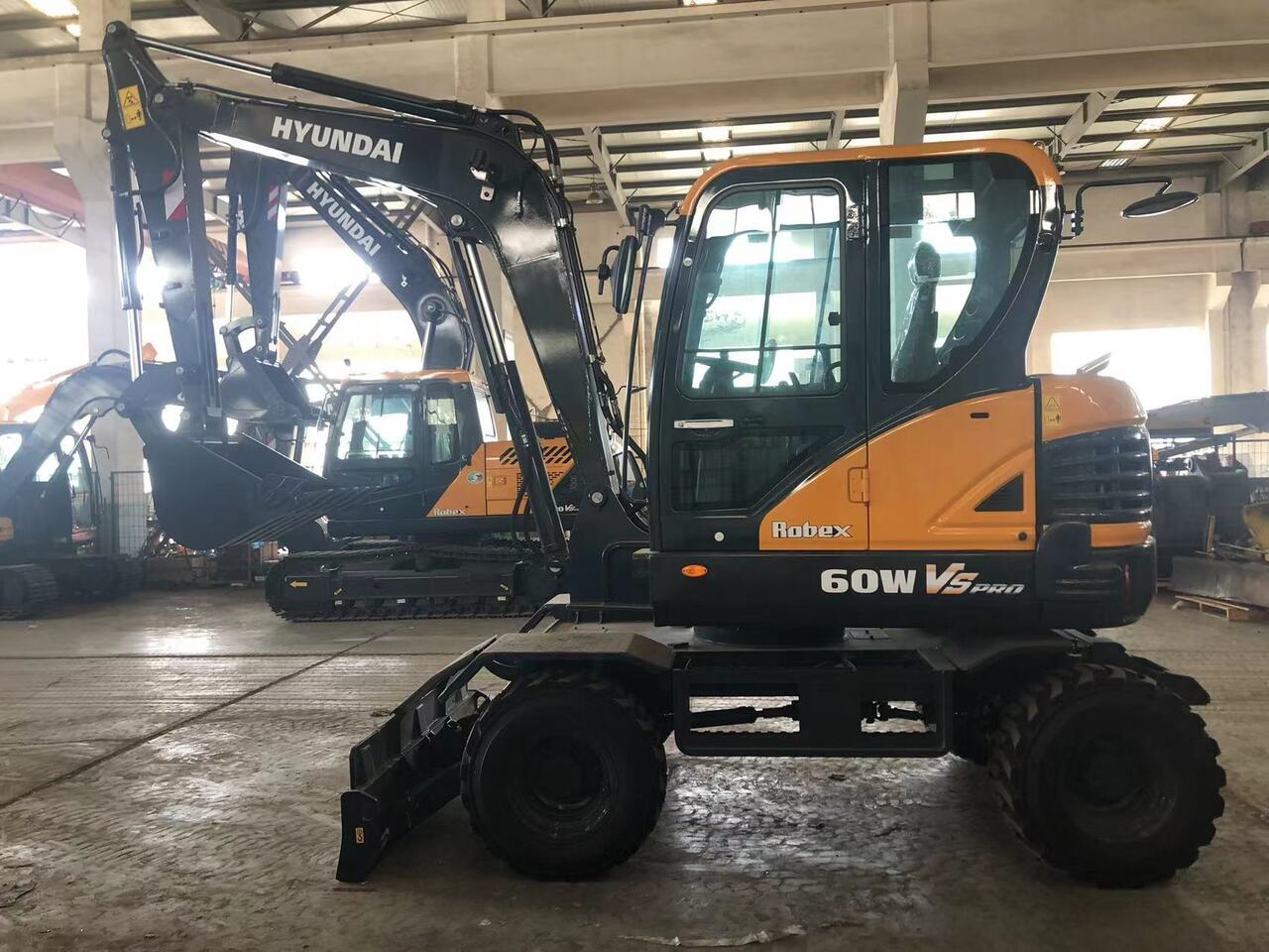 HYUNDAI 60w Wheel Excavator Brand New Excavator - Excavadora de ruedas: foto 1 HYUNDAI 60w Wheel Excavator Brand New Excavator - Excavadora de ruedas: foto 1