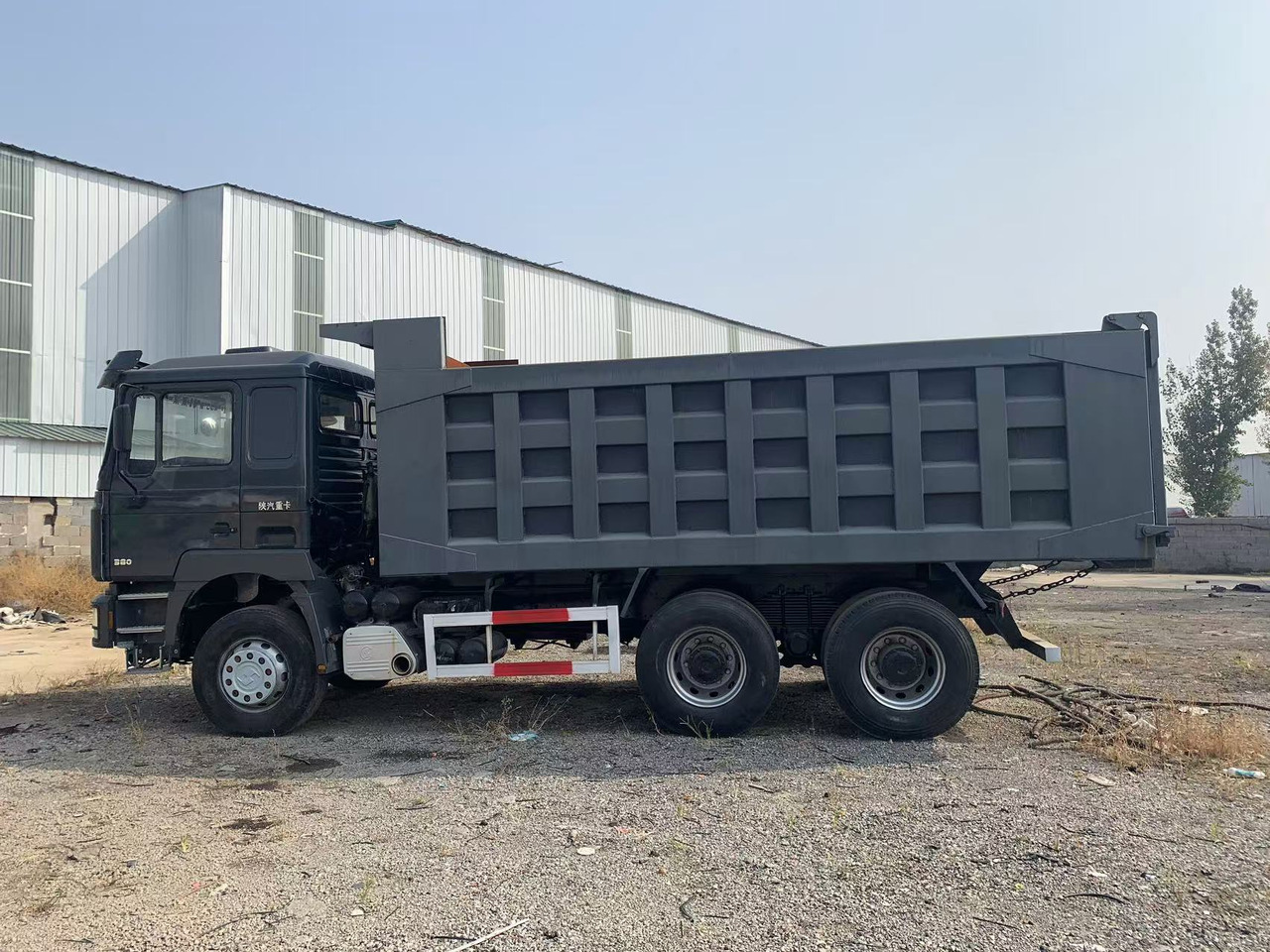 Shacman Dumper Truck 6x4 Shacman F3000 Tipper Truck Right Hand Drive - Camión volquete: foto 1 Shacman Dumper Truck 6x4 Shacman F3000 Tipper Truck Right Hand Drive - Camión volquete: foto 1