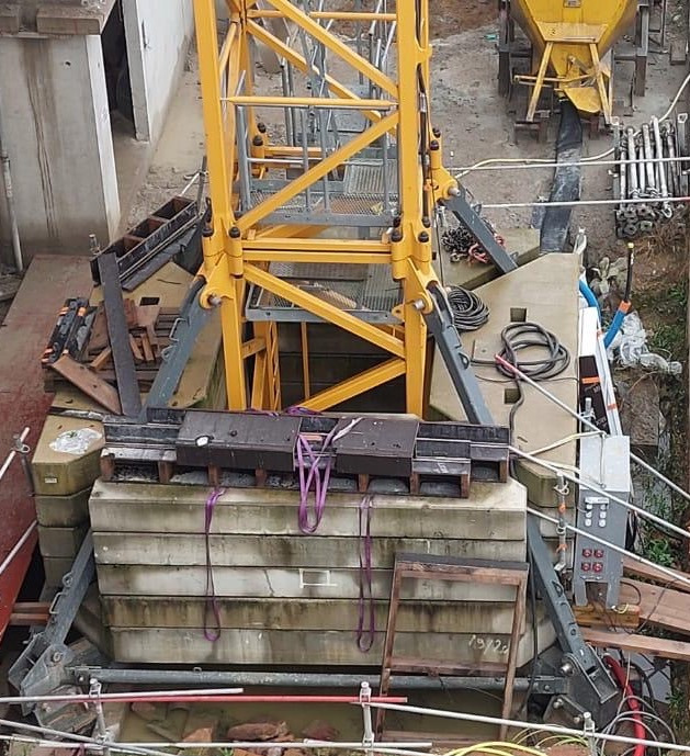 LIEBHERR 200 EC-H 10 Litronic - Grúa torre: foto 3 LIEBHERR 200 EC-H 10 Litronic - Grúa torre: foto 3