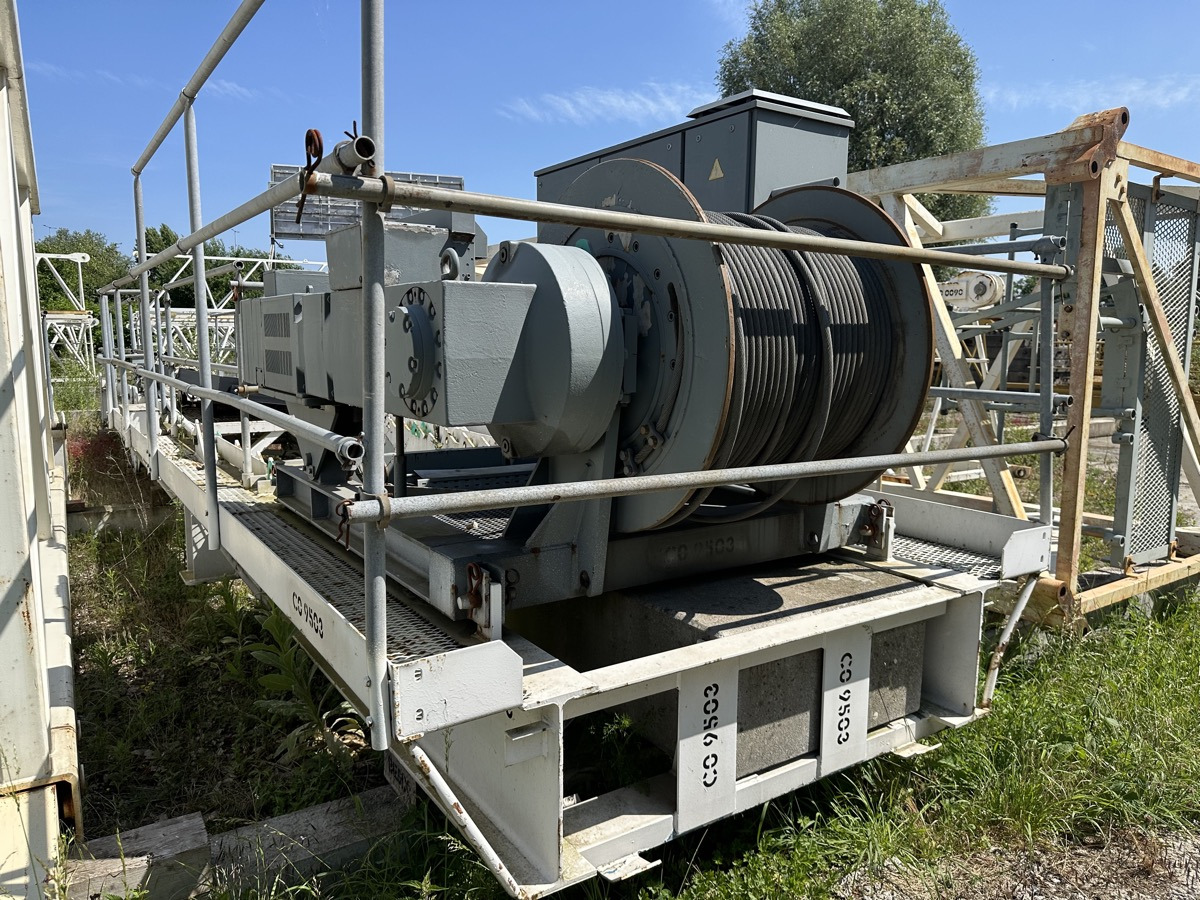 LIEBHERR 280 EC-H 12 Litronic slewing part - Grúa: foto 2 LIEBHERR 280 EC-H 12 Litronic slewing part - Grúa: foto 2