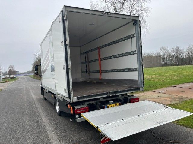 MAN TGL 8.220 4x2 - Camión caja cerrada: foto 4 MAN TGL 8.220 4x2 - Camión caja cerrada: foto 4