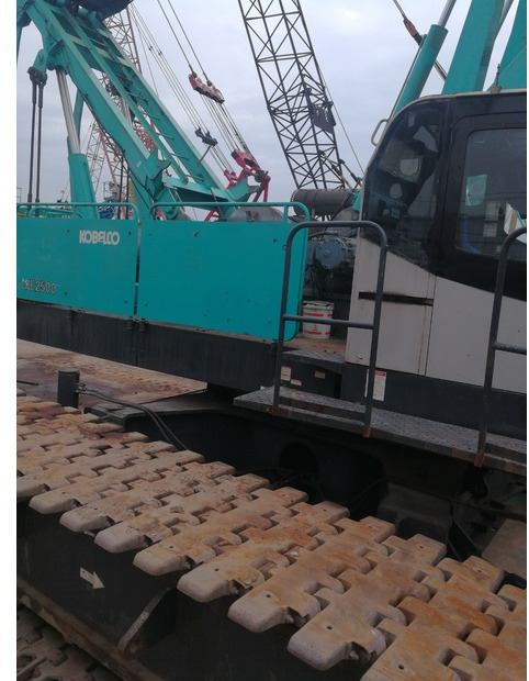 2012 KOBELCO CKE2500 - Grúa sobre orugas: foto 2 2012 KOBELCO CKE2500 - Grúa sobre orugas: foto 2