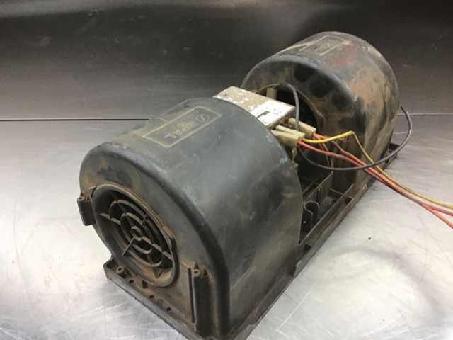 Liebherr A310 / A312 Li / A316 Li / R310 / R312 / R900 / R966 / R970 / R976 / R980 - Ventilador de habitáculo: foto 3 Liebherr A310 / A312 Li / A316 Li / R310 / R312 / R900 / R966 / R970 / R976 / R980 - Ventilador de habitáculo: foto 3