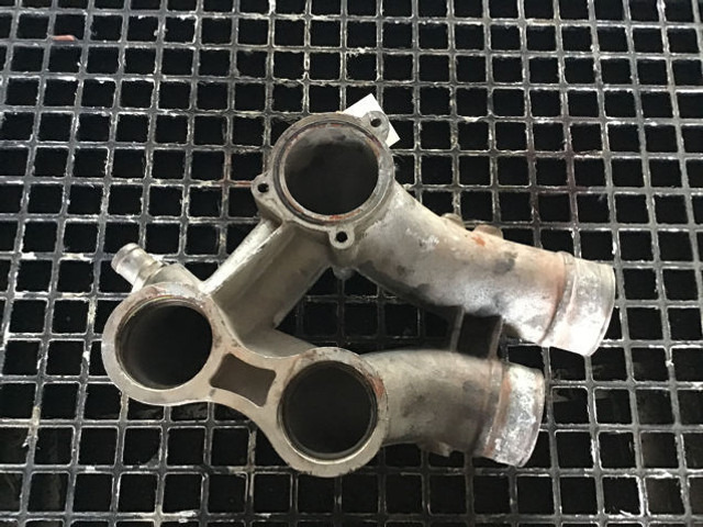 Liebherr Coolant pipe bend - Pieza de aire acondicionado: foto 4 Liebherr Coolant pipe bend - Pieza de aire acondicionado: foto 4