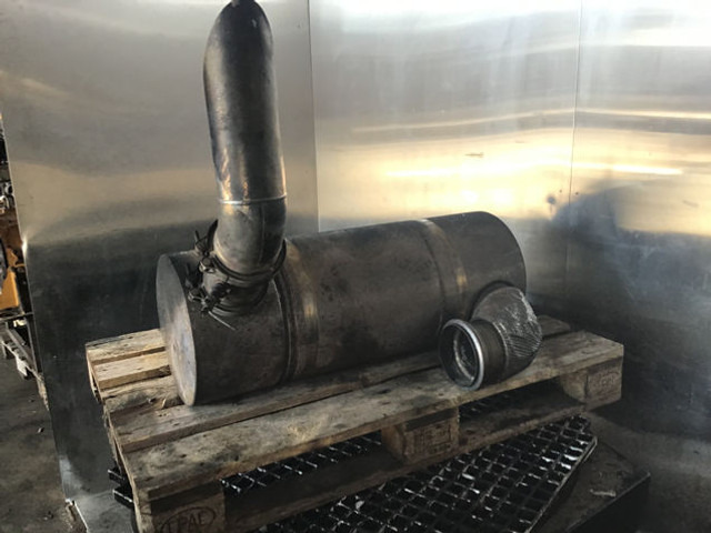 Liebherr Exhaust - Silenciador: foto 2 Liebherr Exhaust - Silenciador: foto 2