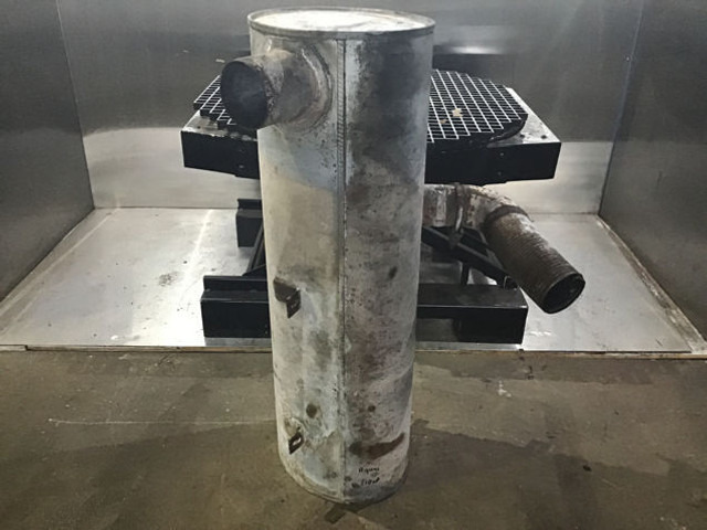 Liebherr Exhaust Silencer - Silenciador: foto 1 Liebherr Exhaust Silencer - Silenciador: foto 1