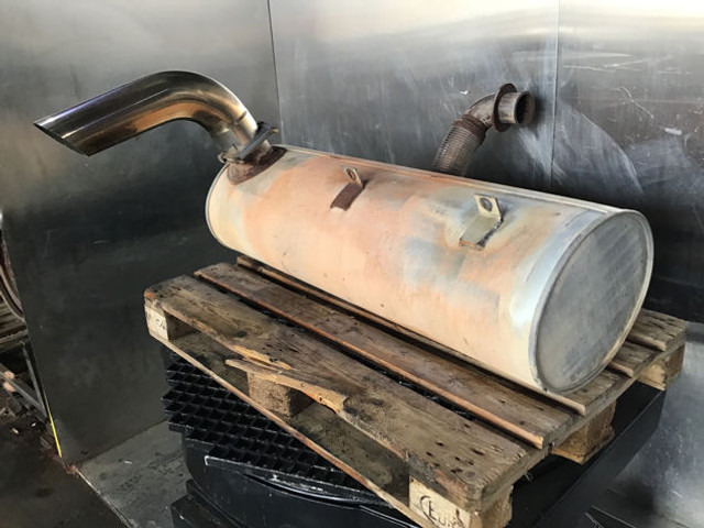 Liebherr Exhaust Silencer - Silenciador: foto 1 Liebherr Exhaust Silencer - Silenciador: foto 1