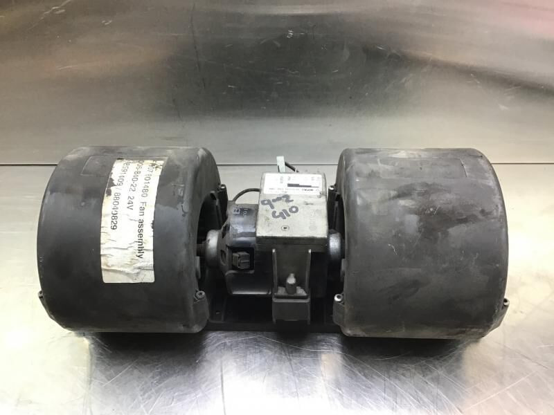 Liebherr L524 / L538 / L554 / L541 / L531 - Ventilador de habitáculo: foto 1 Liebherr L524 / L538 / L554 / L541 / L531 - Ventilador de habitáculo: foto 1