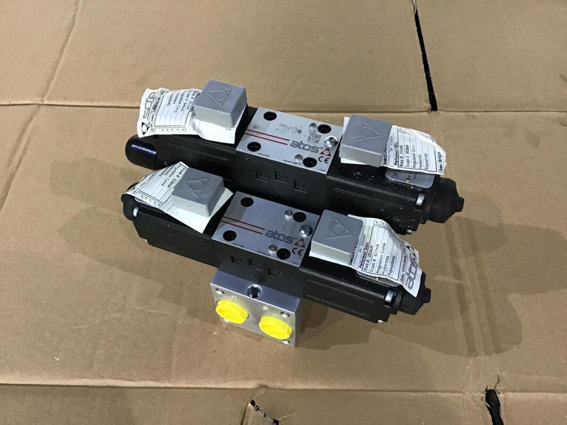 Liebherr Messet - Salpicadero: foto 3 Liebherr Messet - Salpicadero: foto 3