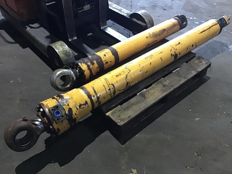 Liebherr R934B / R944 / R954B / R954C / A954 Li / A954B Li / R934C / R942 LI / R954 - Cilindro hidráulico: foto 2 Liebherr R934B / R944 / R954B / R954C / A954 Li / A954B Li / R934C / R942 LI / R954 - Cilindro hidráulico: foto 2