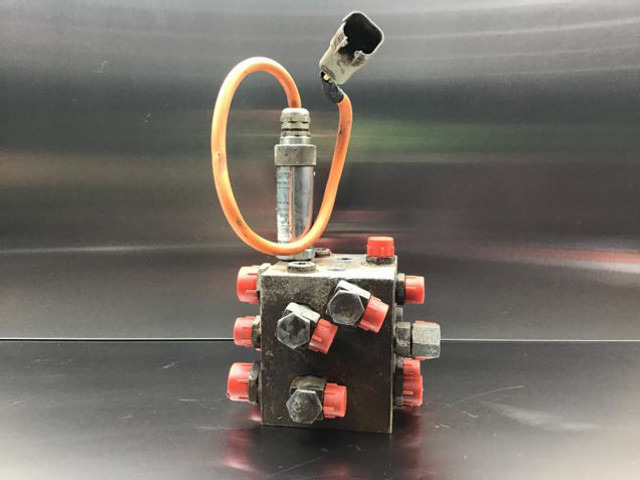 Liebherr Valve Distribution Block - Hidráulica: foto 2 Liebherr Valve Distribution Block - Hidráulica: foto 2