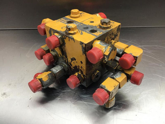 Liebherr Valve Distribution Block - Hidráulica: foto 1 Liebherr Valve Distribution Block - Hidráulica: foto 1