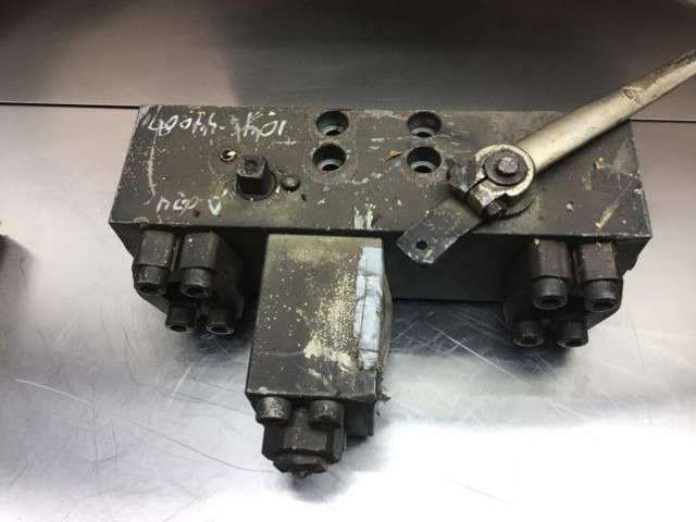 Liebherr Valve Distribution Block - Hidráulica: foto 5 Liebherr Valve Distribution Block - Hidráulica: foto 5