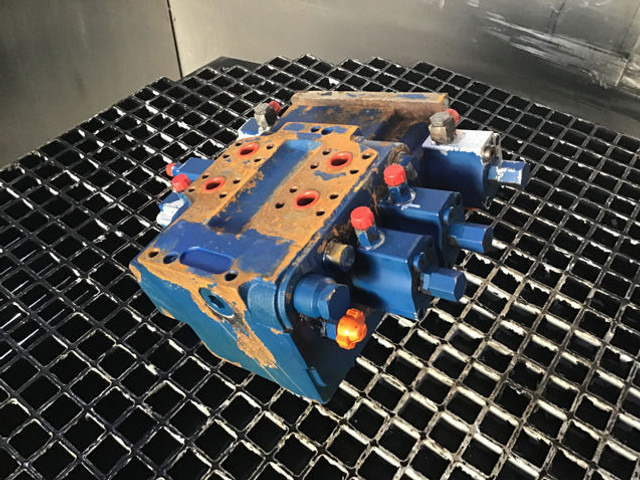 Liebherr Valveblock - Cazo: foto 1 Liebherr Valveblock - Cazo: foto 1