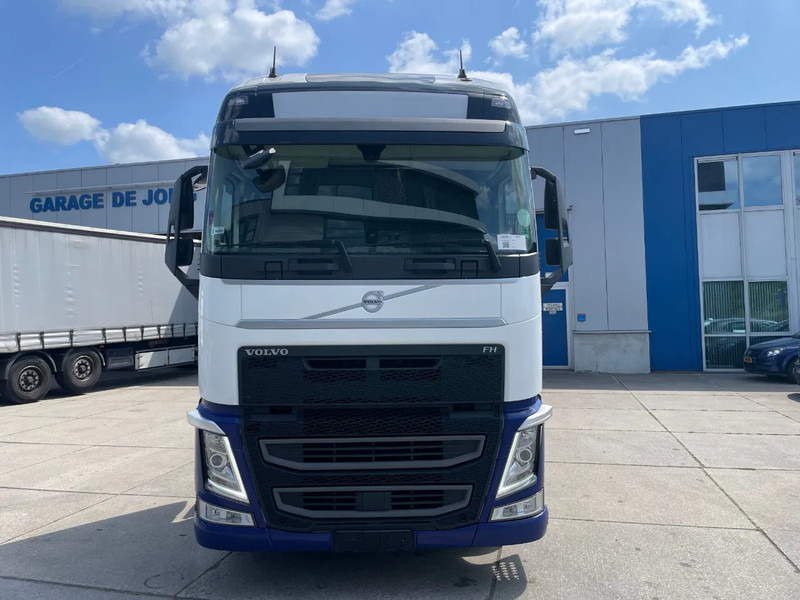 Volvo FH 13.500 Globetrotter XL / I-parkCool / 2x Tank - Cabeza tractora: foto 2 Volvo FH 13.500 Globetrotter XL / I-parkCool / 2x Tank - Cabeza tractora: foto 2