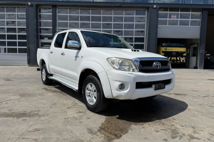 Toyota Hilux 3.0D 4WD - Furgoneta: foto 3 Toyota Hilux 3.0D 4WD - Furgoneta: foto 3