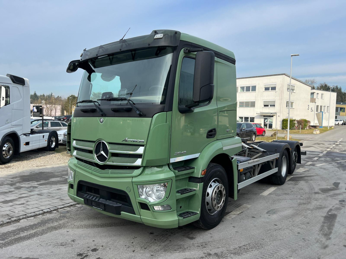 MERCEDES Actros 2543 6x2 - Camión chasis: foto 1 MERCEDES Actros 2543 6x2 - Camión chasis: foto 1