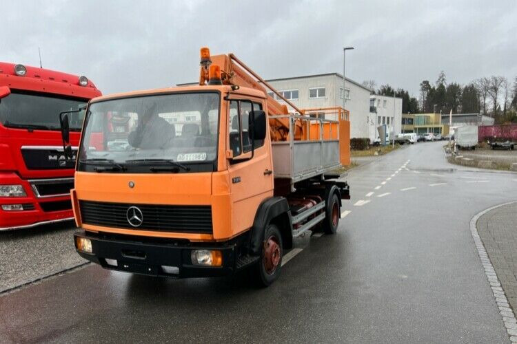 Mercedes-Benz 709 WUMAG GELENKSTEIGER 14M - Camión con plataforma elevadora: foto 1 Mercedes-Benz 709 WUMAG GELENKSTEIGER 14M - Camión con plataforma elevadora: foto 1