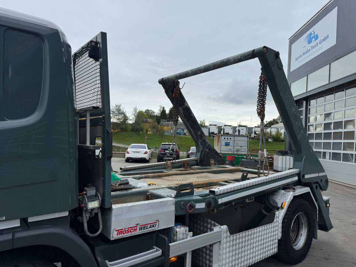 Camión portacontenedor de cadenas SCANIA P320 4x2 Trösch: foto 7
