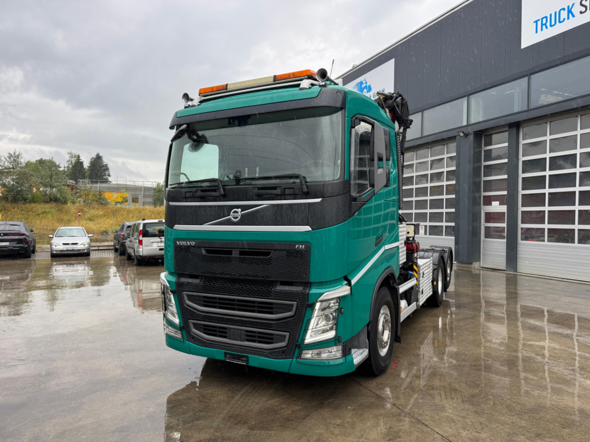 VOLVO FH-540 6x2 Tajfun L300Z - Camión forestal, Camión grúa: foto 1 VOLVO FH-540 6x2 Tajfun L300Z - Camión forestal, Camión grúa: foto 1