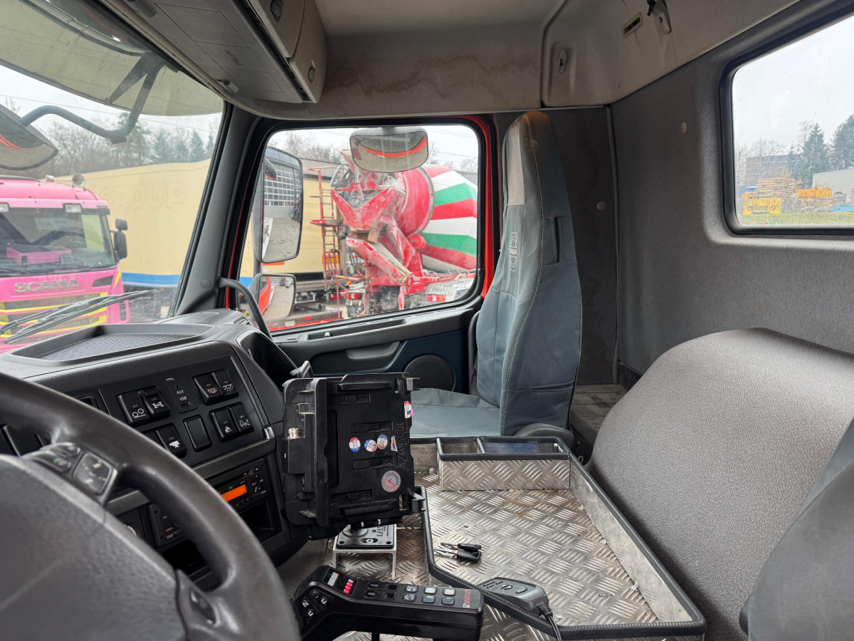 Camión multibasculante VOLVO FMX-500 8x4 Hiab 26T: foto 14