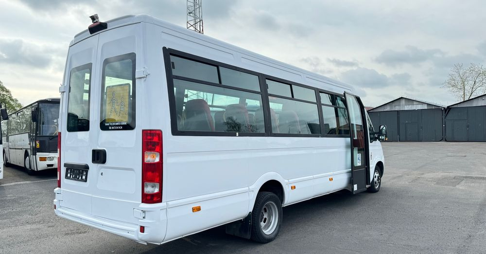 Irisbus Iveco Daily / 23 miejsca / Cena 87000 zł netto - Minibús, Furgoneta de pasajeros: foto 4 Irisbus Iveco Daily / 23 miejsca / Cena 87000 zł netto - Minibús, Furgoneta de pasajeros: foto 4