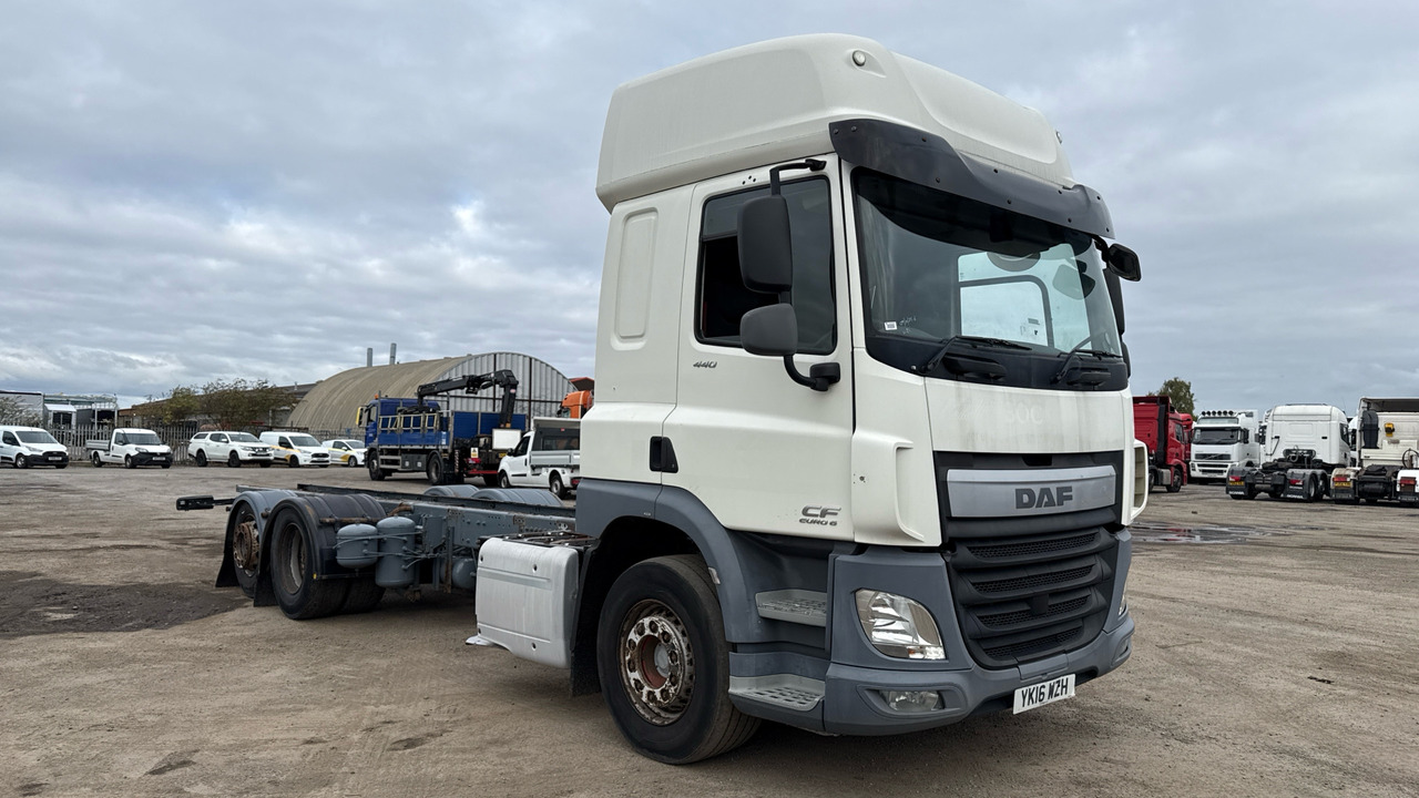 DAF CF 440 - Camión chasis: foto 1 DAF CF 440 - Camión chasis: foto 1