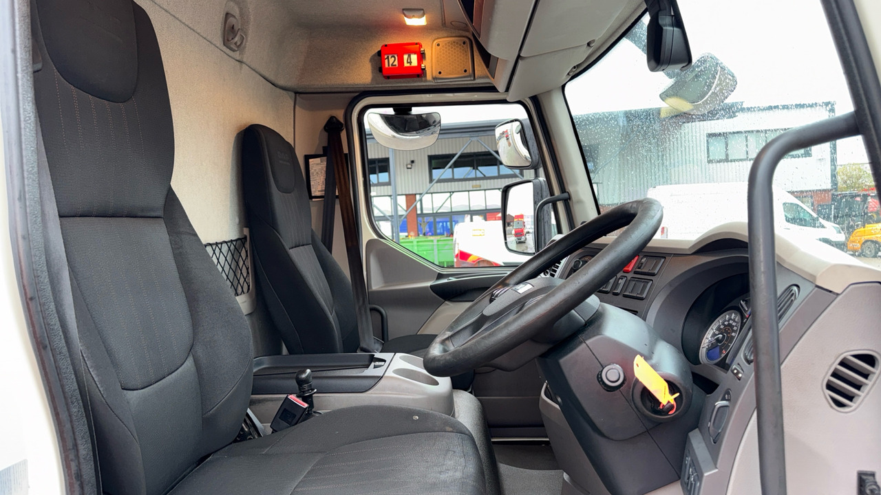 DAF LF 180 - Camión lona: foto 5 DAF LF 180 - Camión lona: foto 5