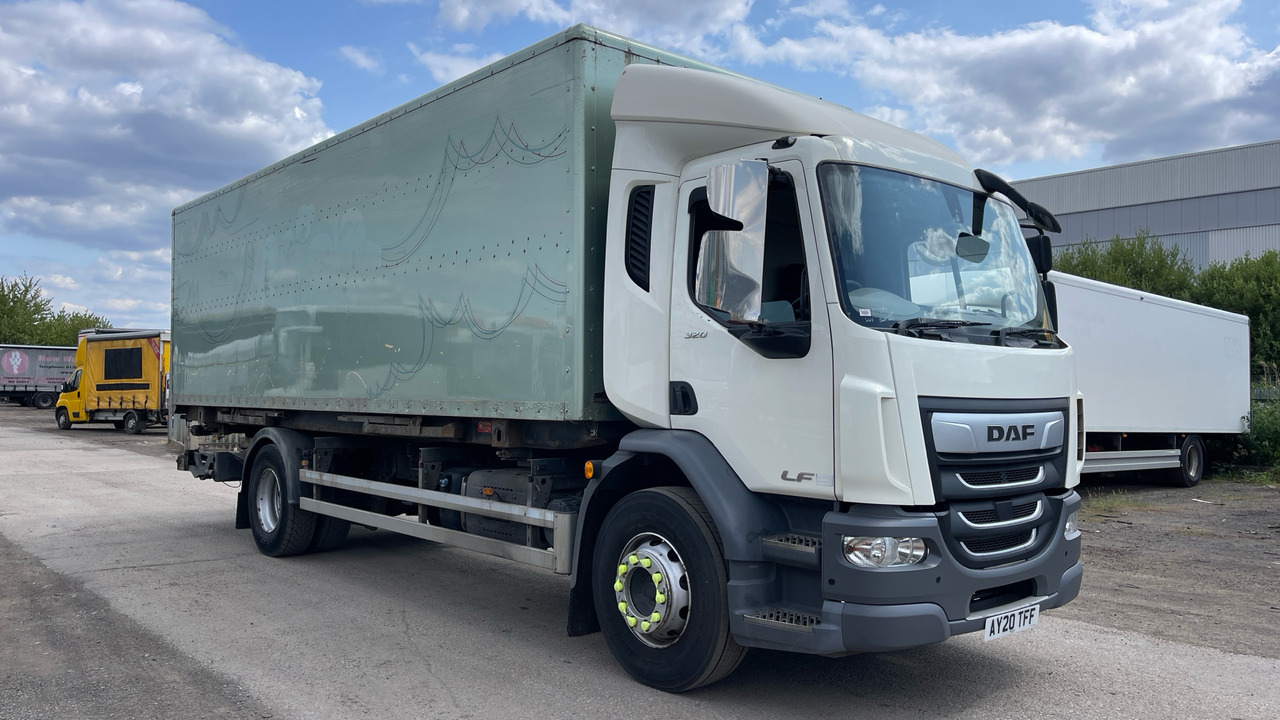 DAF LF 320 - Camión caja cerrada: foto 1 DAF LF 320 - Camión caja cerrada: foto 1