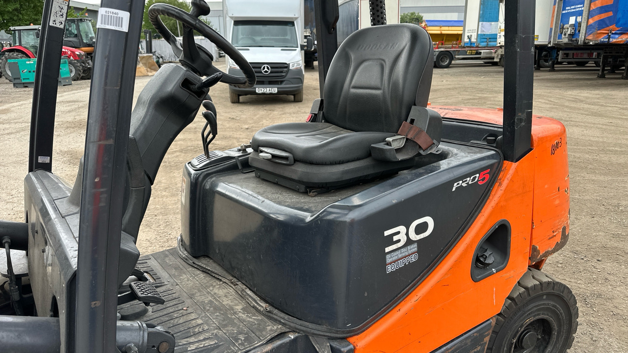 DOOSAN D30 PRO 5-7 - Carretilla elevadora diésel: foto 5 DOOSAN D30 PRO 5-7 - Carretilla elevadora diésel: foto 5